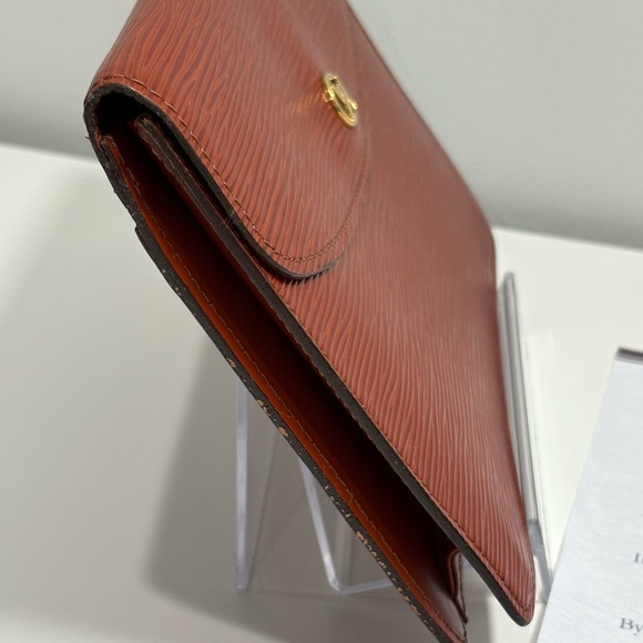 Authentic LOUIS VUITTON cognac epi leather pouch clutch with certificate - Picture 3 of 14